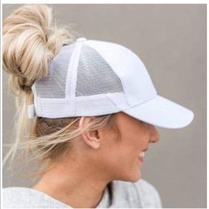 ✨3 for $30✨ Ponytail hat